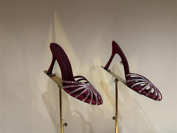 20251128101324827 300